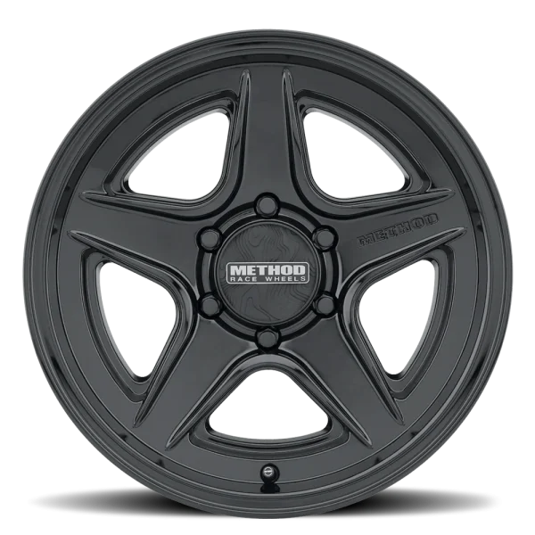 MRW_319-Gloss-Black-6lug-Studio-17x8-5-face-1000_1000x1000