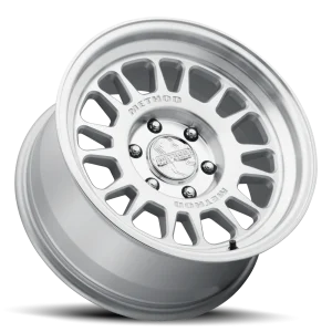 17" METHOD WHEELS 318 MACHINED WITH CLEAR COAT RIMS - Image 3